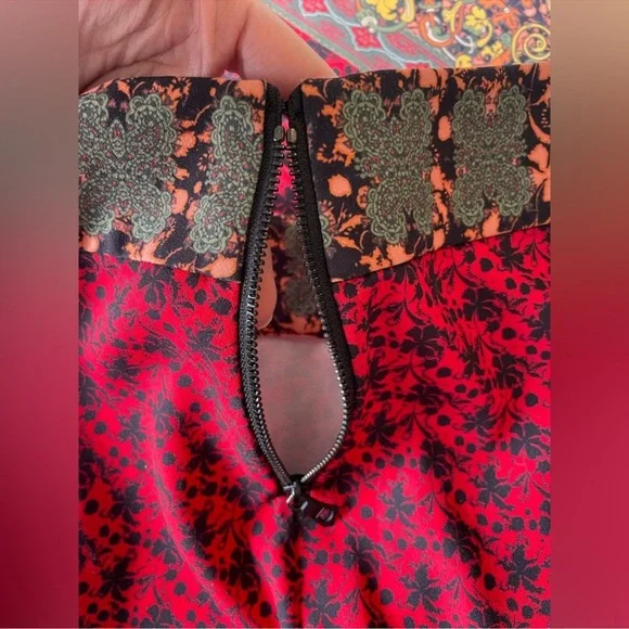 NWOT Alice + Olivia Red Patterned Wide/Flare Leg Pants Sz 0 - Picture 10 of 13